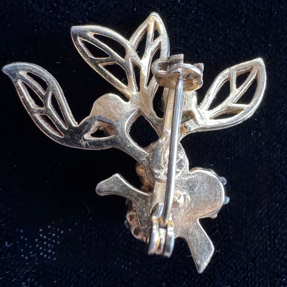 VTGGoldtone Mistletoe Leaf Pin Brooch 1 3/8" Faux Pearl Botanical Cottage Granny - Picture 4 of 4